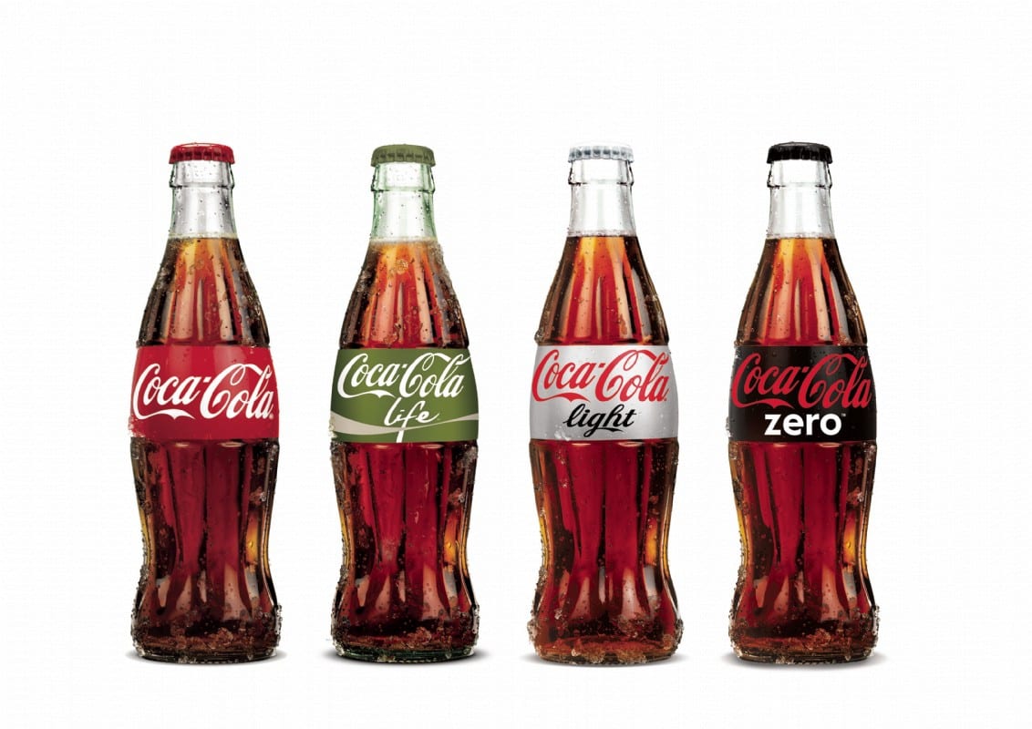 Cet été, les bouteilles et les canettes Coca-Cola seront étiquetées du nom de 88 destinations balnéaires emblématiques.