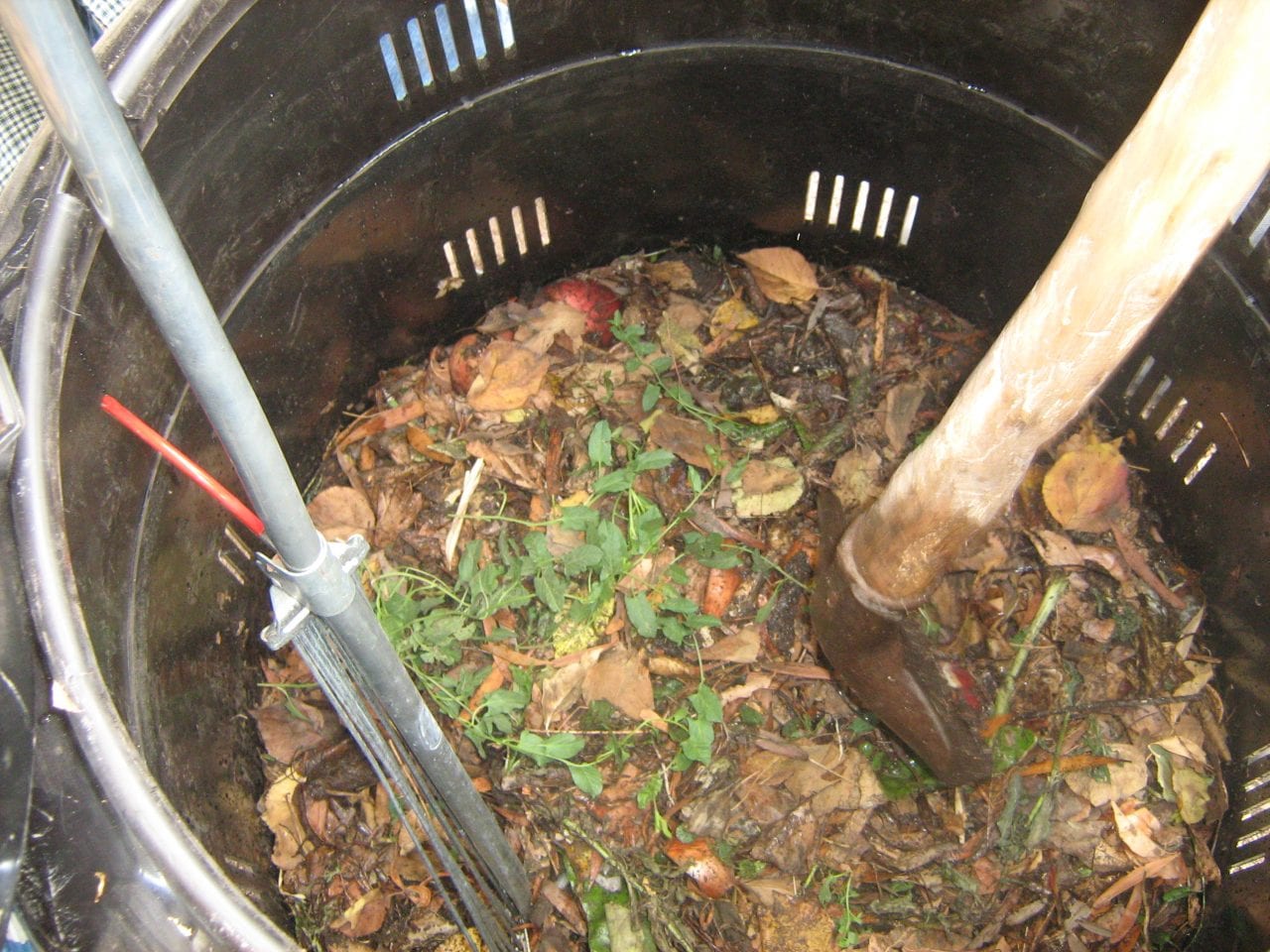 Aérez votre compost régulièrement